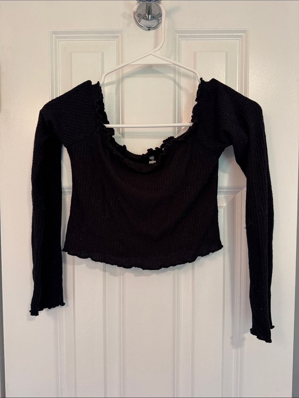 Cropped Black Ribbed Long Sleeve Lettuce Edge Top